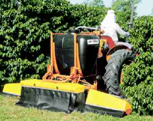 Pulverizador tratorizado para controle das plantas daninhas do café