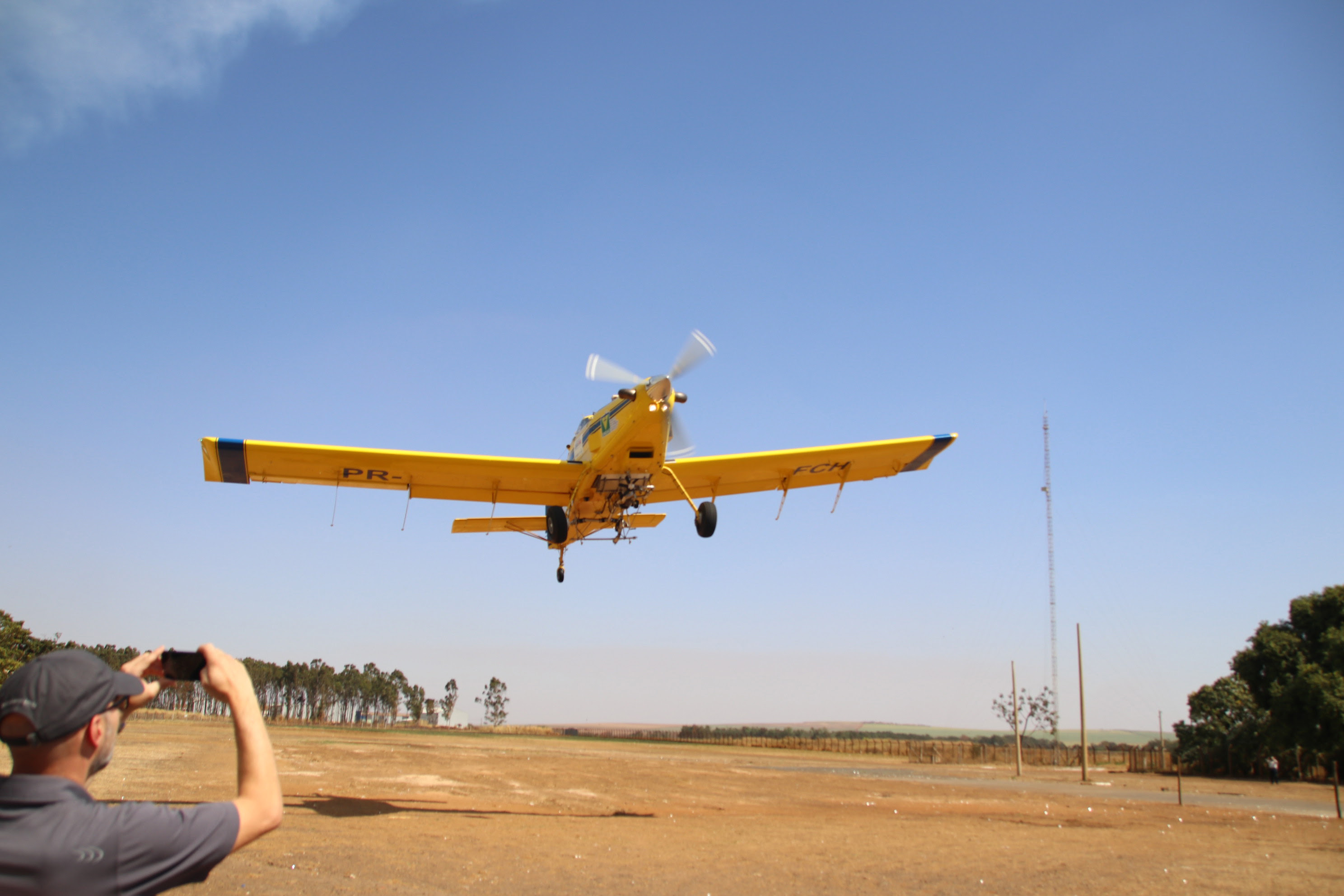 Máquinas entrarão em cena nos próximos dias, preparando terreno junto ao Centro de Eventos Zanini para a chegada, na próxima semana, dos aviões que integrarão a mostra com drones, equipamentos e tecnologias do setor. - Foto: Divulgação