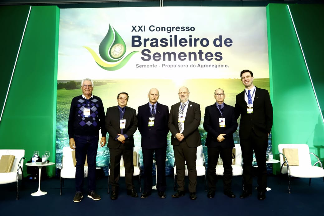 XXI Congresso Brasileiro de Sementes reuniu 1200 participantes nesta segunda-feira, na Expo Unimed, em Curitiba. - Foto: Divulgação