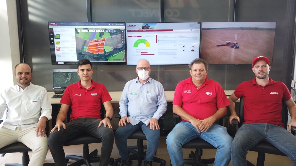 The test drive was carried out at Agropecuária Jerusalem, in Água Boa, where Case IH has the Fazenda Conectada project, which works with the concept of Digital Agriculture in all production processes