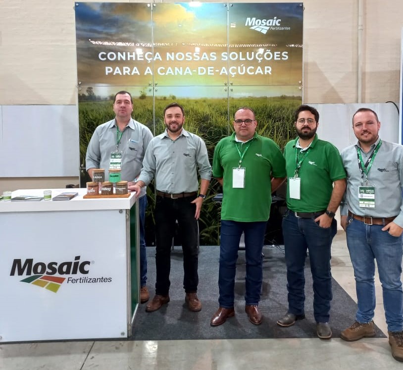 Equipe da Mosaic Fertilizantes durante o X Simpósio Tecnologia de Produção de Cana-de-açúcar, que ocorre nos dias 27 e 28 de julho em Piracicaba/SP. - Foto: Divulgação