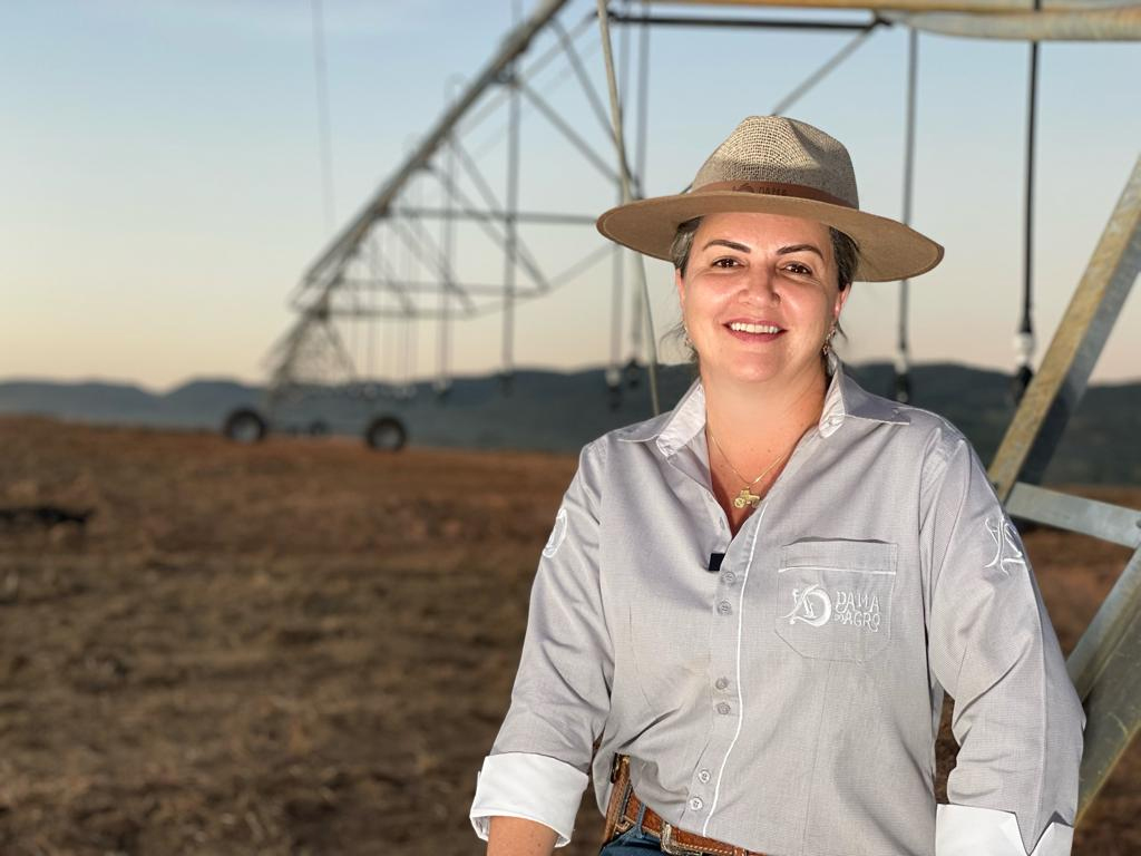 Liliane Queiroz, também conhecida como Dama do Agro, é produtora rural em Uaní (MG). - Foto: Divulgação