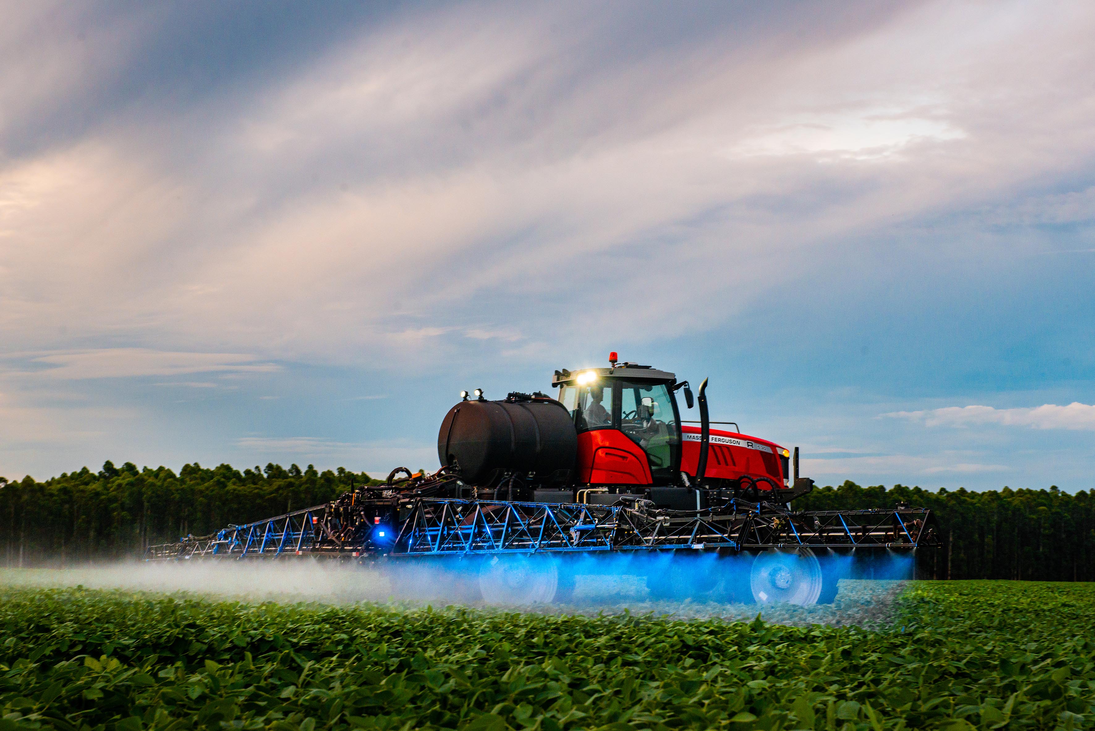 Equipamento traz de fábrica nova tecnologia de controle e piloto automático Massey Guide e telemetria Massey Ferguson Connect. - Foto: Divulgação