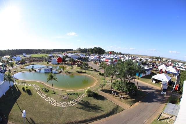 AgroBrasília retoma seu formato presencial, com a participação de 500 expositores, estimativa de público de 18 mil pessoas por dia e volume de negócios na casa dos três bilhões de reais, durante os cinco dias do evento. - Foto: Divulgação