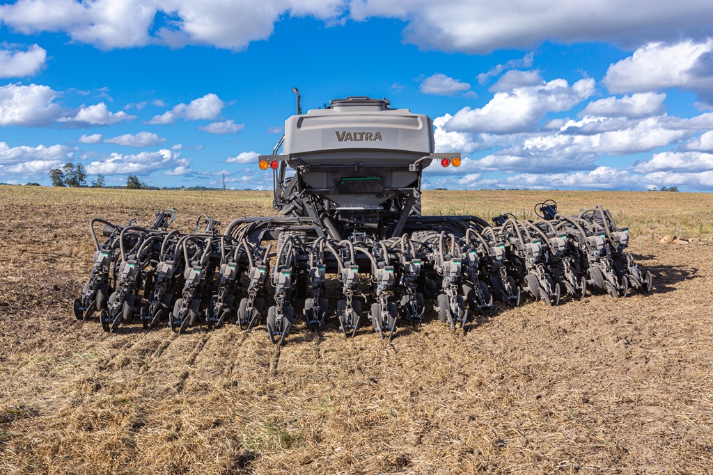 Lançamento da Valtra, a nova Plantadeira Momentum, com modelos de 18 até 24 linhas, é uma versão compacta, mas que traz toda a tecnologia dos modelos maiores da série