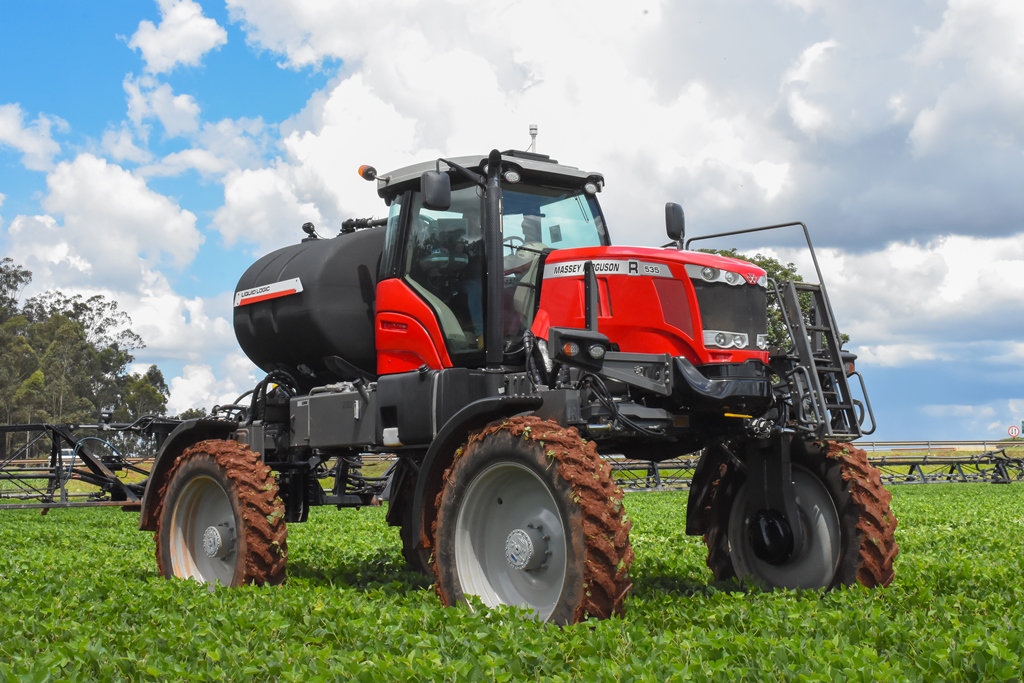 For these two models in the series, Massey Ferguson made four bar lengths available, 24, 30, 32 and 36 meters.