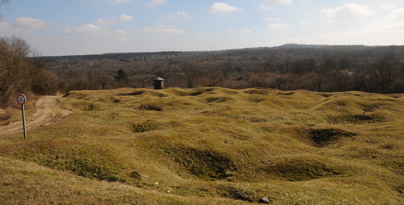 A terra arrasada na batalha de Verdun, na França, ainda demonstra a gravidade das ações bélicas