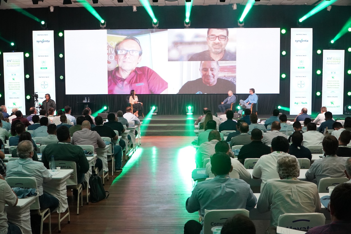 Painel de abertura do XIV Encontro Técnico Algodão com o tema 'Desafios da cultura do algodão e tendências para o futuro’