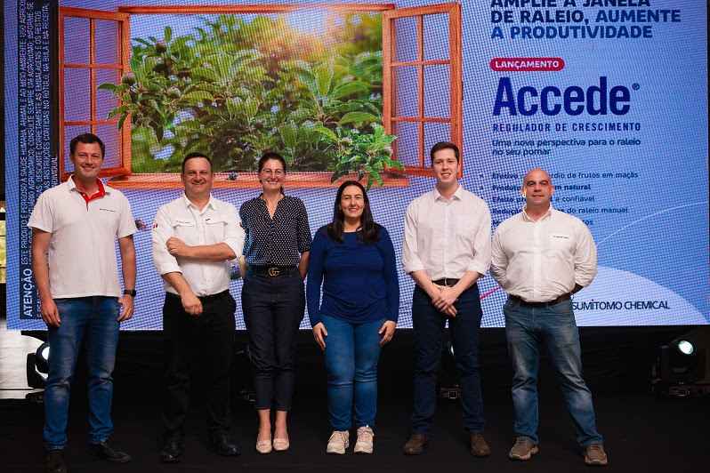 Andreo Cesconetto (promotor de BioRacionais); Cesar Boff (gerente de marketing América Latina para BioRacionais); Poliana Francescatto (especialista global para desenvolvimento de reguladores de crescimento na Valent Biosciences); Ana Paula Turmina (representante técnica de vendas); Andrew Kim (especialista de desenvolvimento de produtos BioRacionais); e Eduardo Rossini (gerente de reguladores vegetais e líder de culturas HF)