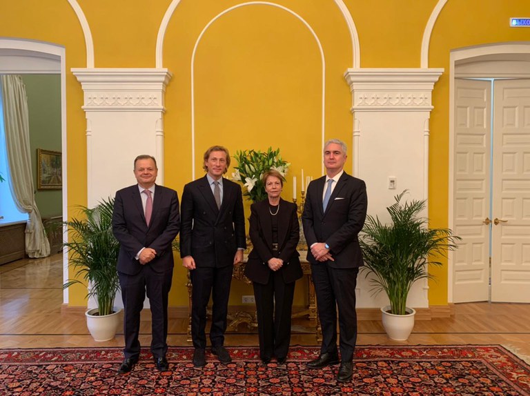 Embaixador do Brasil na Rússia, Rodrigo Baena; vice-presidente da Acron, Vladimir Kantor; ministra Tereza Cristina; e secretário de Comércio e Relações Internacionais do Mapa, Orlando Leito Ribeiro. - Foto: Divulgação