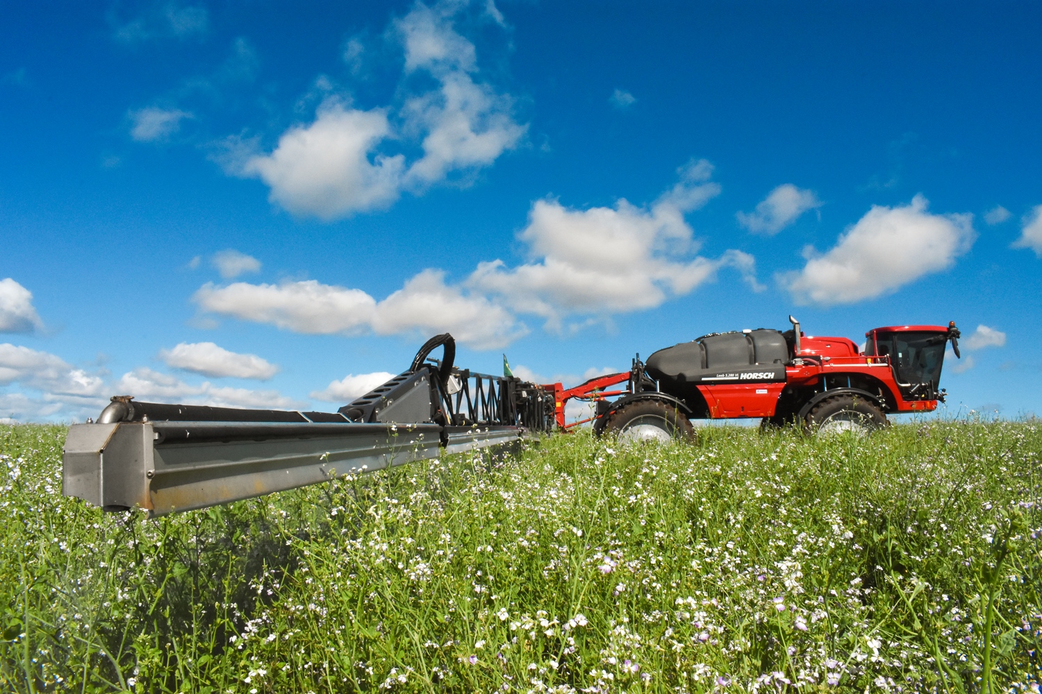 The Leeb 5.280 VL sold in Brazil has 36 meter wide spray bars