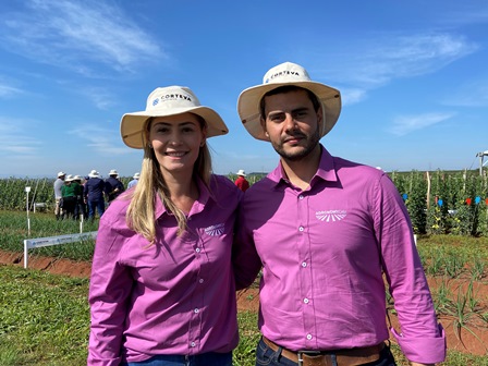 Tainá Sipos, Líder de Portfólio da Linha Hortifrúti e&nbsp;Rafael Pons, Gerente de Marketing de Campo