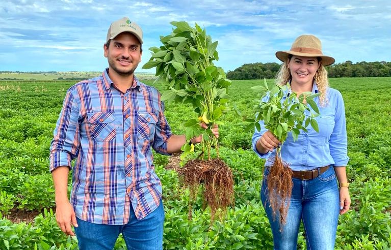 Rafael Azevedo Lopes,&nbsp;produtor e engenheiro agrônomo;&nbsp;Daiana Pazuch,&nbsp;engenheira agrônoma e mestre em fisiologia vegetal