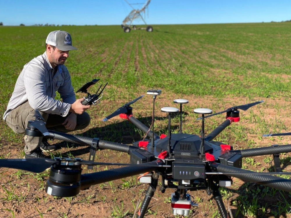 Drone com sensor de alta resolução (multiespectral e térmico) utilizado para mapeamento da evapotranspiração e consequente manejo de irrigação por taxa variável. - Foto: Wagner Wolff/Divulgação Agência Fapesp