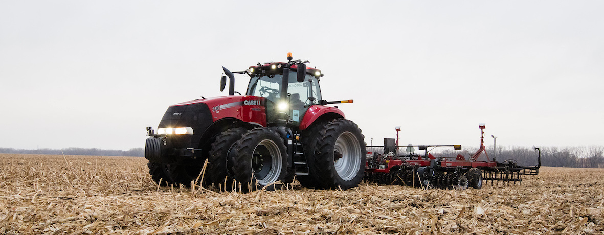 Trator Magnum da Case IH com Tillage Tool