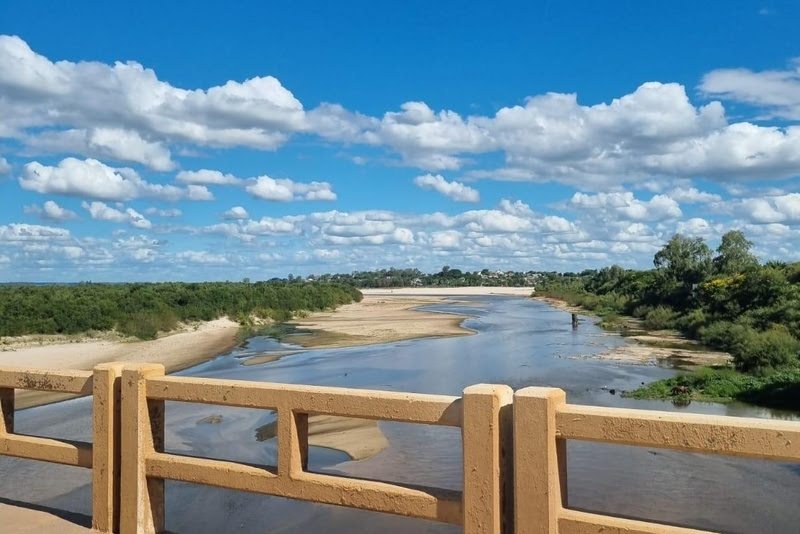 Rio Santa Maria, em Rosário do Sul, está abaixo da mínima histórica monitorada desde 1967. - Foto: Divulgação