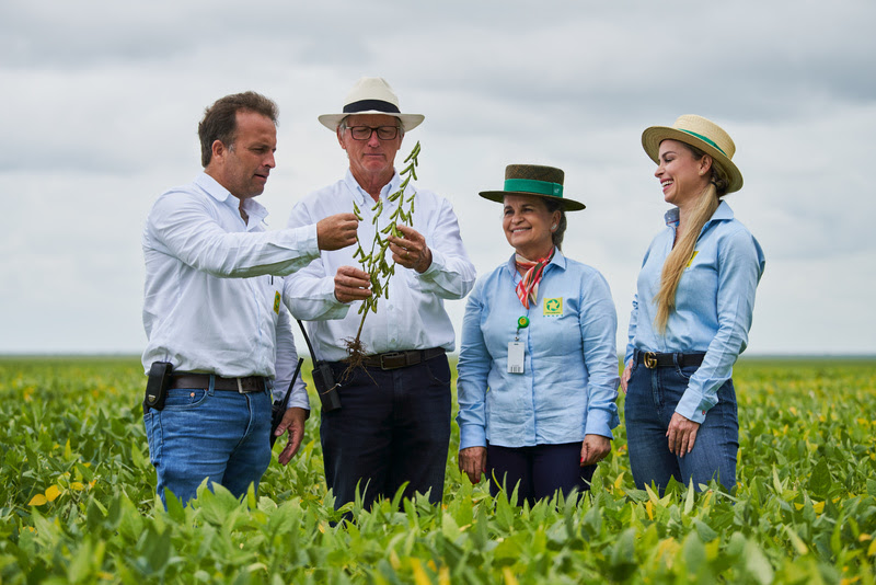 As ações de responsabilidade social e ambiental desenvolvidas pela família Heinrich Sanders extrapolam as porteiras das sete fazendas do grupo e têm mudado o futuro de muitas famílias e colaboradores. - Foto: Divulgação