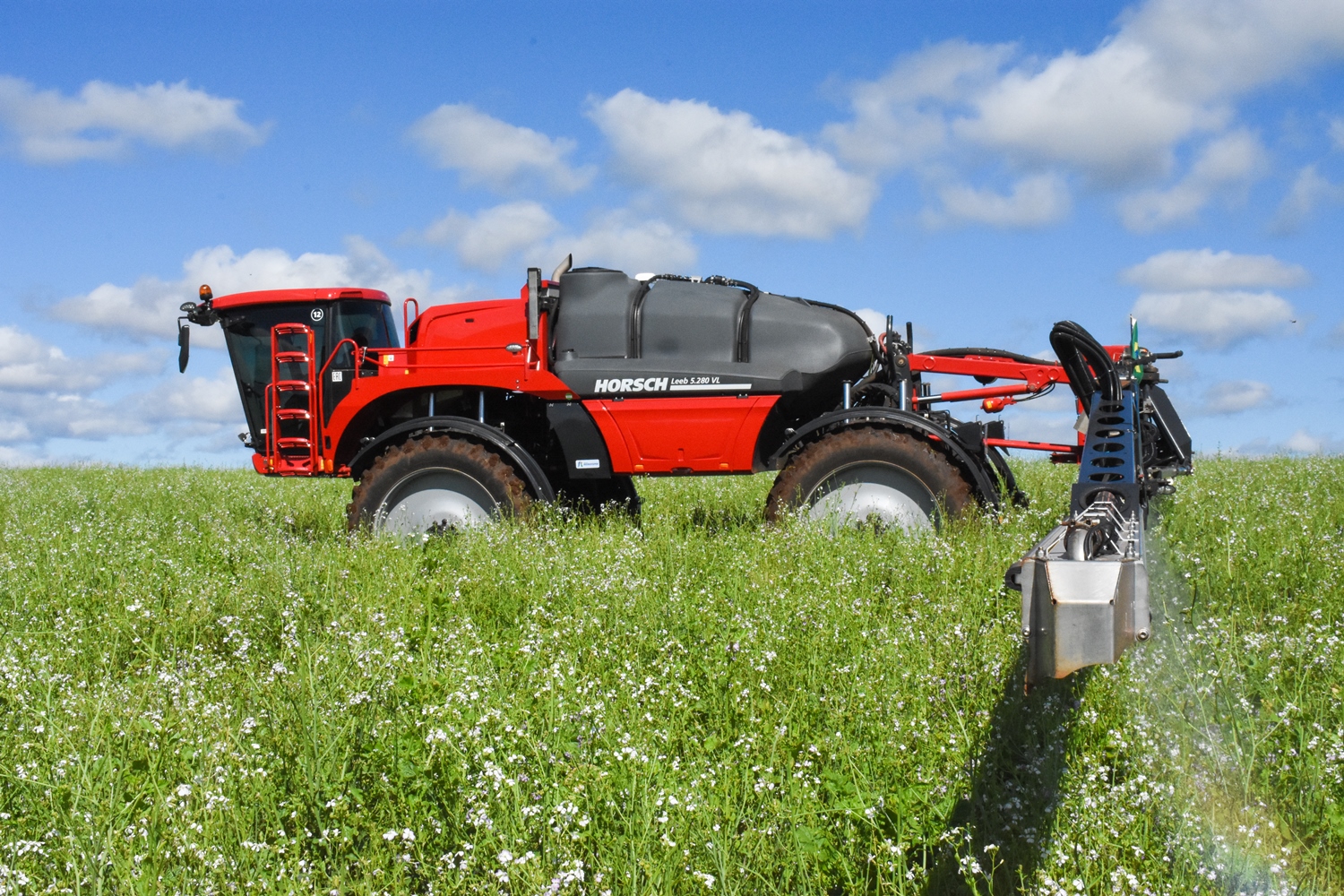 Sensors on the spray boom ensure it always remains level to the ground