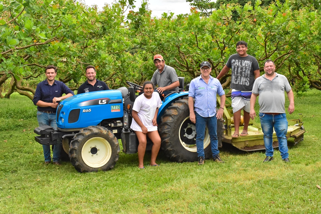 The test drive was supported by the LS Tractor team and the JA Máquinas dealership, in Mogi Mirim.