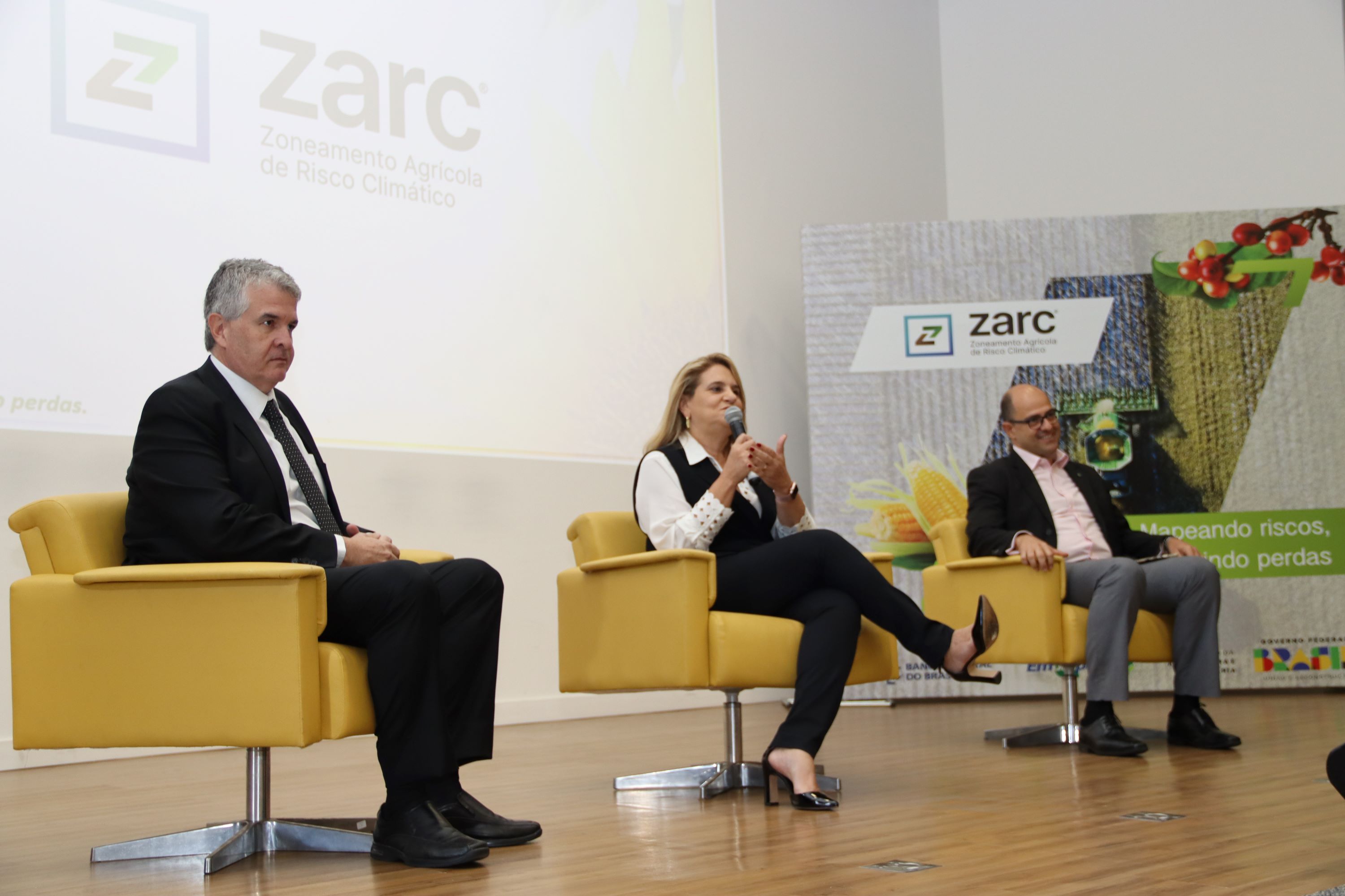 Abertura do evento teve a presença da presidente da Embrapa e representantes do Banco Central e do Ministério da Agricultura; Foto: Graziella Galinari