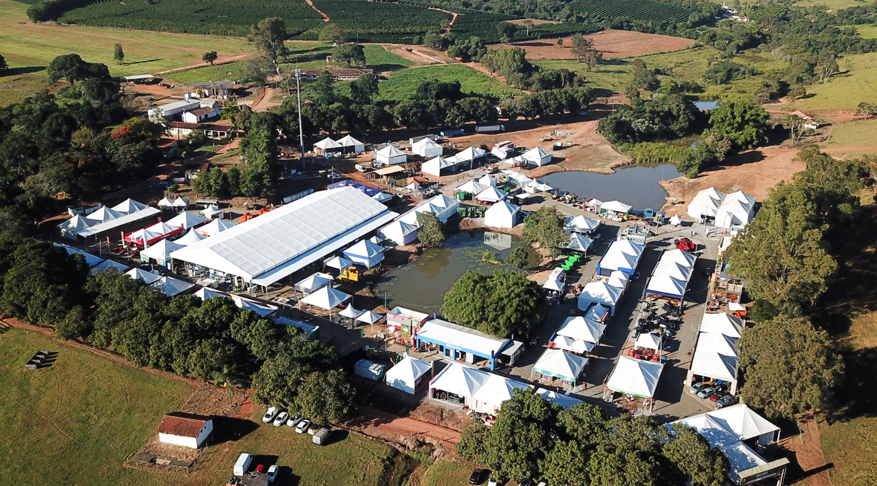 Programação técnica teve início na terça-feira, 16 de maio, com a realização do 12º Simpósio de Mecanização da Lavoura Cafeeira