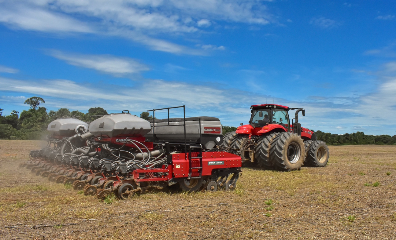 All tractor and planting operation data was accessed in real time on the farm manager's tablet and in the dealership's control room