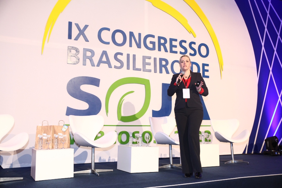 Conferência de Roberta Paffaro foi uma das seis realizadas no IX Congresso Brasileiro de Soja e Mercosoja 2022, realizado pela Embrapa Soja em Foz do Iguaçu (PR). - Foto:&nbsp;Sílvio Vera