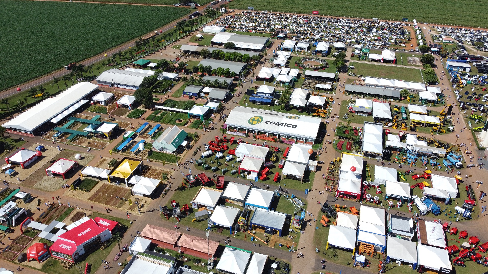 Em 20 anos de feira, o número de empresas e instituições presentes no evento aumentou 1.200%; visibilidade e potencial de negócios estimulam a participação de novos expositores a cada ano