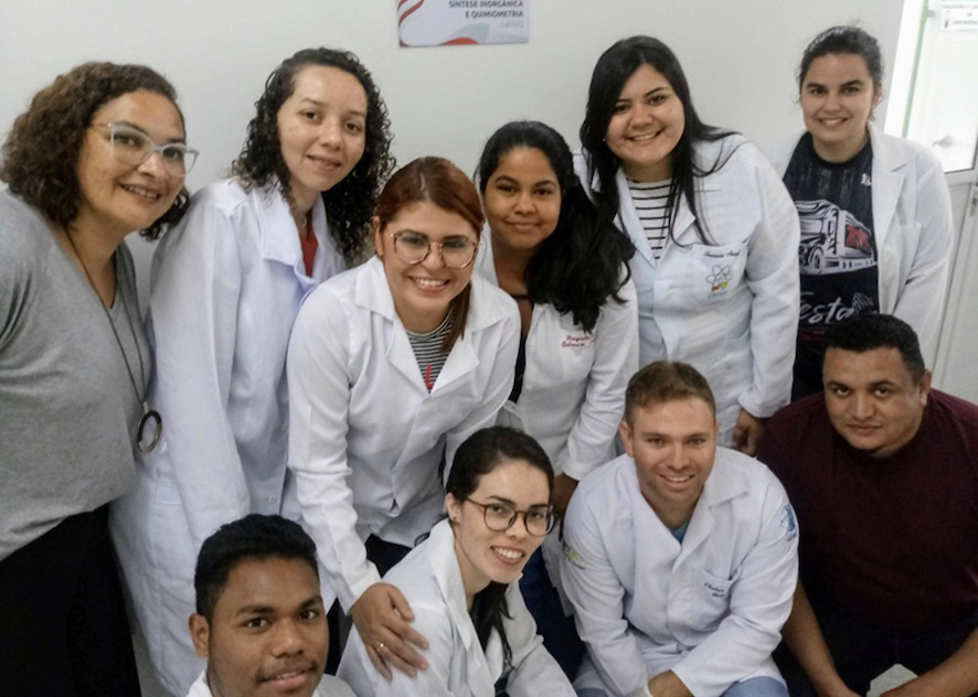 Professora Simone Simões (primeira à esquerda) e equipe da UEPB