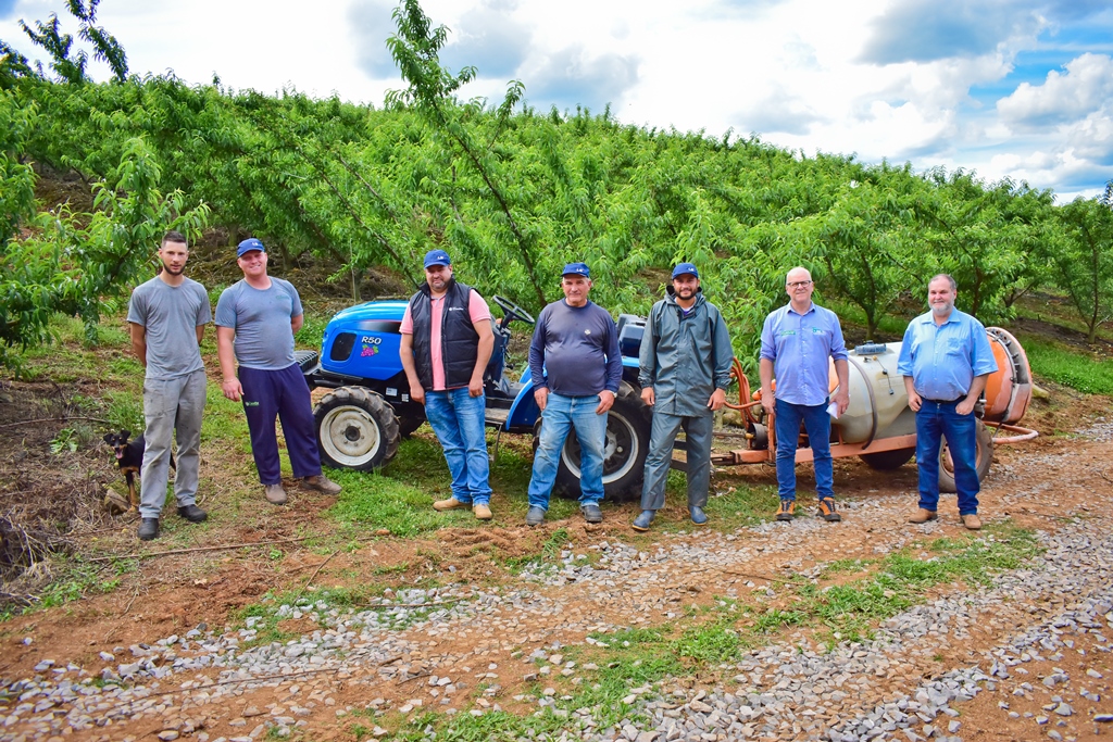 Equipe da Revista Cultivar HF acompanhou desempenho do R50 no interior de Caxias do Sul, no Rio Grande do Sul