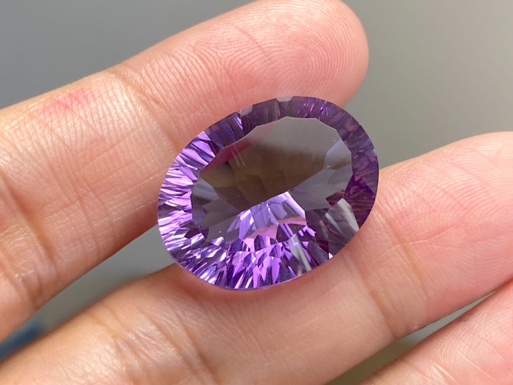 AMR11 天然 大粒 アメジスト 楕円 アメシスト 紫水晶 ２月誕生石 ルース 裸石