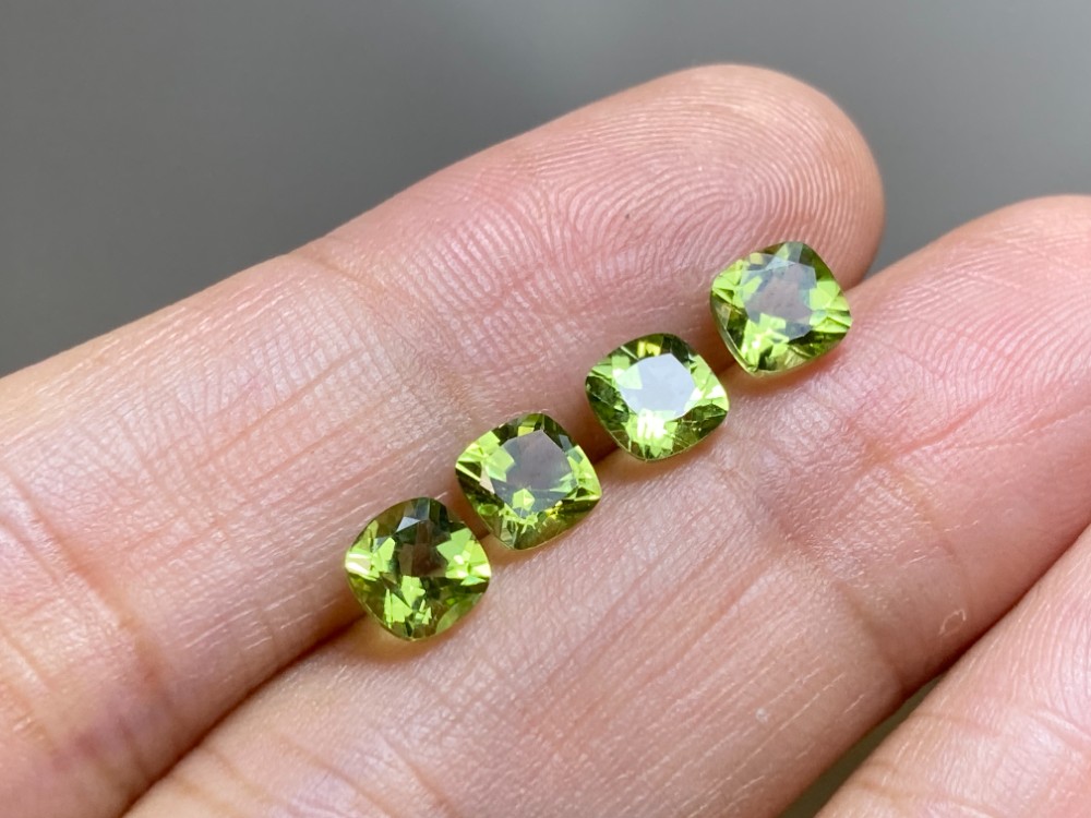 天然石ルース限定品 ペリドット(Peridot) オーバルカボション