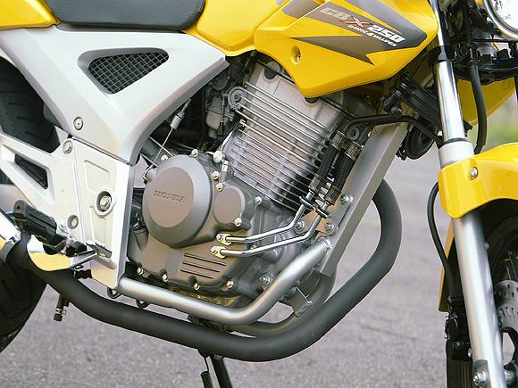 Ficha técnica com especificações completas da Honda CBX 250