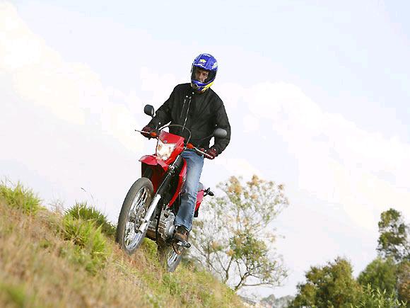 Infomoto - Nova Honda CRF 450L é moto de trilha para rodar na rua