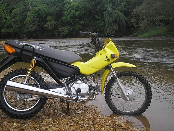 Honda Pop 100 na Serra da Canastra