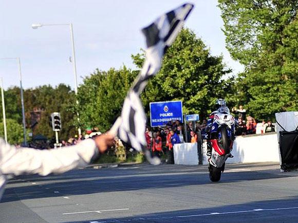 Michael Rutter vence o TT Zero na Ilha de Man com novo recorde - Esportes -  Andar de Moto Brasil