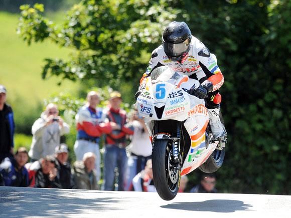 A TT da Ilha de Man ou Isle of Man TT, é uma corrida de motocicleta  realizada anualmente nas ruas da pequena Ilha de Man, uma comunidade  autônoma situada