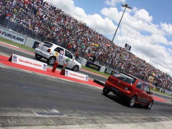 Festival de Arrancada se despede do autódromo de Pinhais