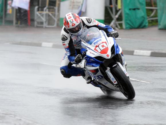 A mais perigosa corrida de motos do mundo:(Isle Of Man TT- 2012) 