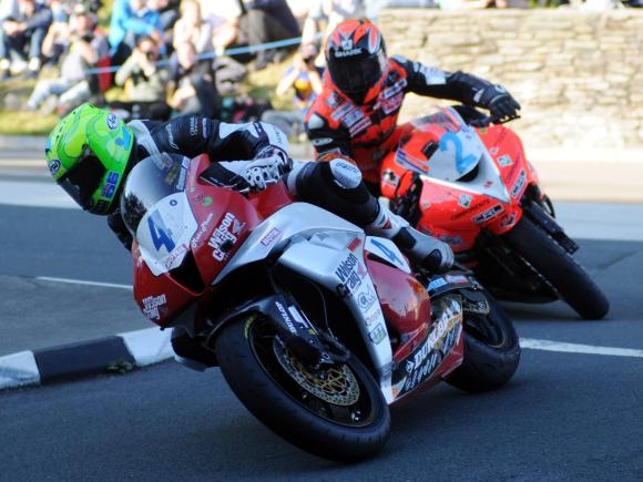 A mais perigosa corrida de motos do mundo:(Isle Of Man TT- 2012