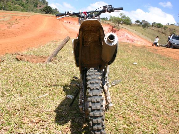 CRF 150F: Uma opção divertida para iniciantes no off road - moto.com.br