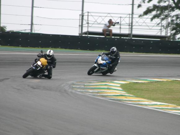 Escola de Pilotagem para motos e Track Day