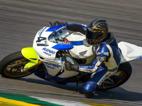 Moto 1000 GP: encerrada a temporada 2013 - Motonline