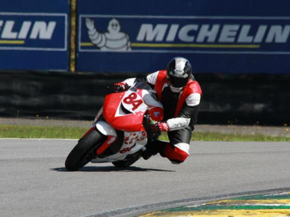 Piloto sofre acidente e morre em corrida de motos no autódromo de Interlagos