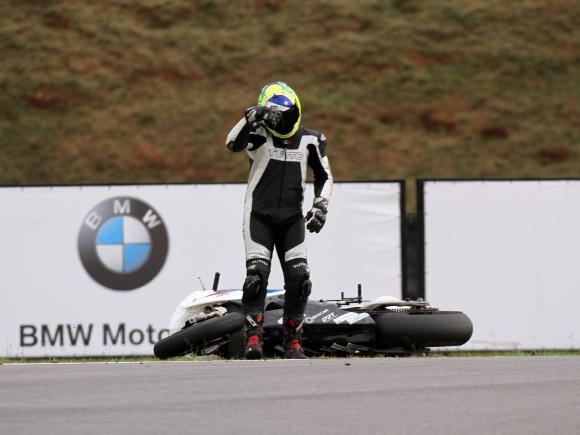 Piloto sofre acidente e morre em corrida de motos no autódromo de Interlagos