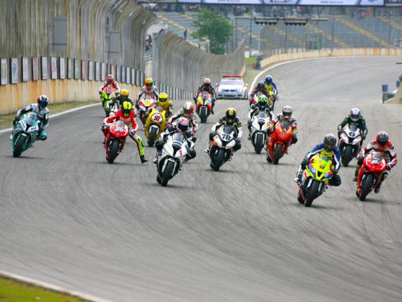 Moto 1000 GP – Pilotos de cinco países no pódio em Interlagos