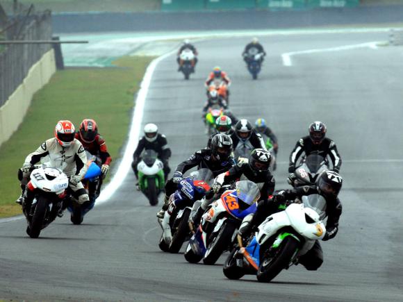 Miguel Praia foi 5º no Moto 1000GP em Interlagos após problema com pneu -  Honda - Notícias - Andar de Moto