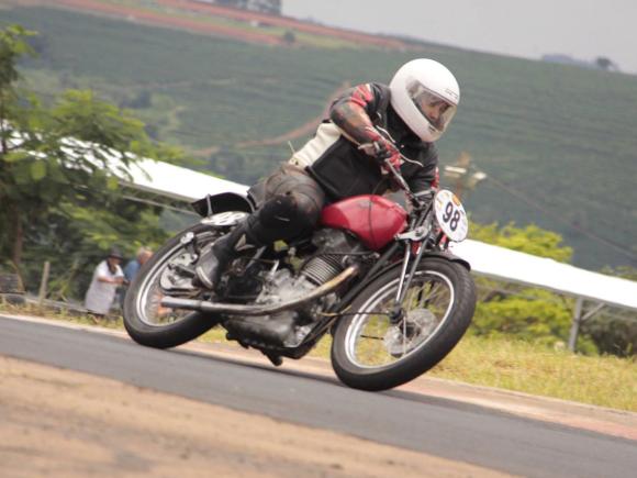 CORRIDA DE MOTOS ANTIGAS EM BARRA BONITA (SP) UM SHOW DO EVENTO