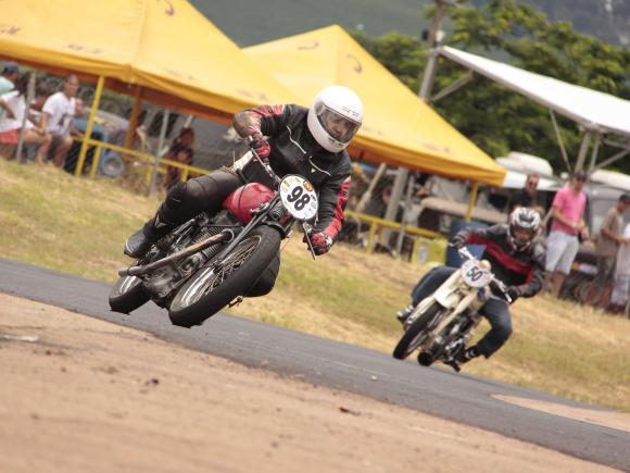 CORRIDA DE MOTOS ANTIGAS EM BARRA BONITA (SP) UM SHOW DO EVENTO