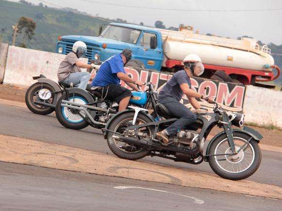 CORRIDA DE MOTOS ANTIGAS EM BARRA BONITA (SP) UM SHOW DO EVENTO